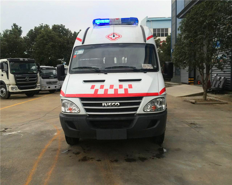 依维柯转运型救护车