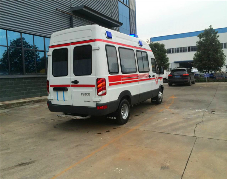 依维柯转运型救护车