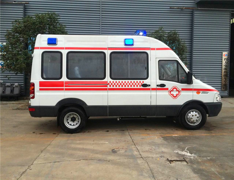 依维柯转运型救护车