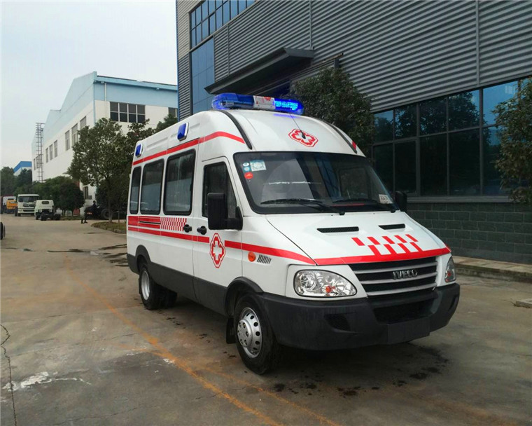依维柯转运型救护车