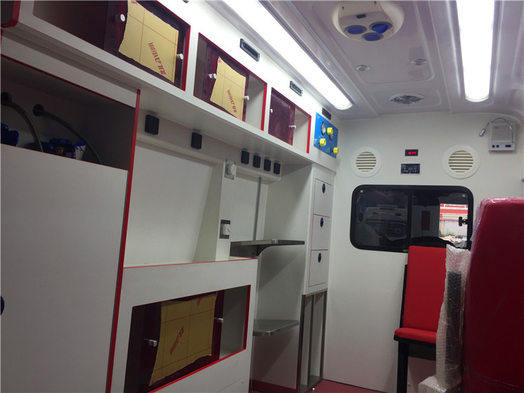 福特新全顺V362救护车(短轴中顶)