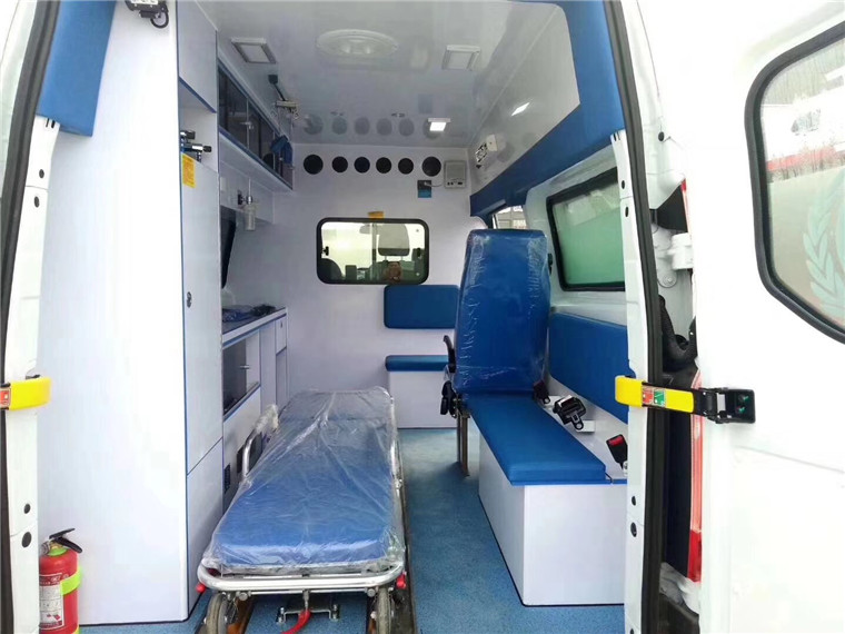 福特新全顺V362中轴中顶救护车