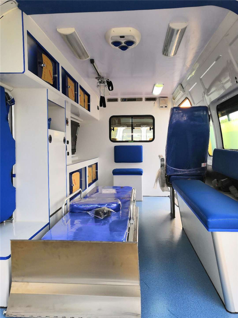 福特新全顺V362救护车(中轴中顶)