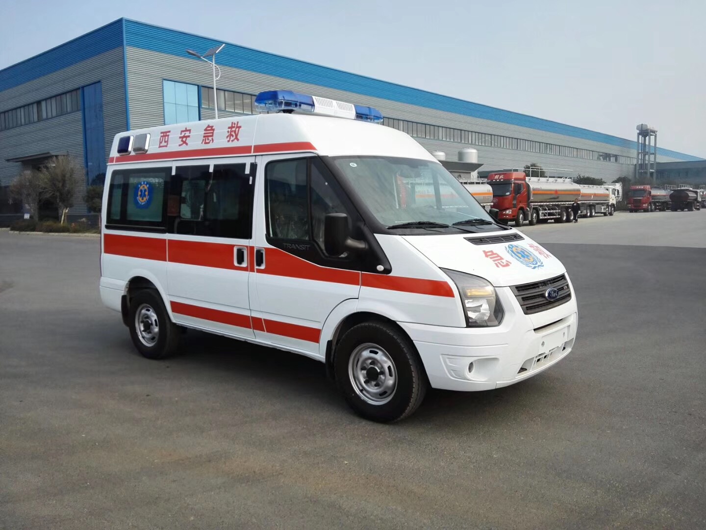 福特V348救护车(短轴中顶)