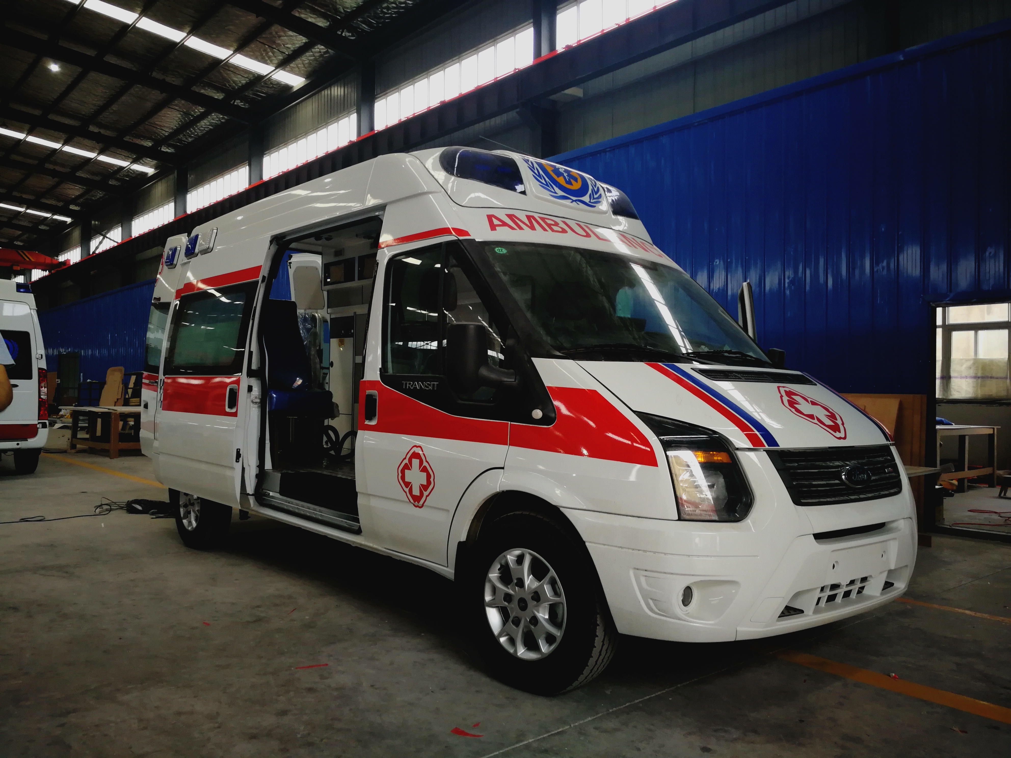 福特新世代V348救护车(长轴原厂高顶)
