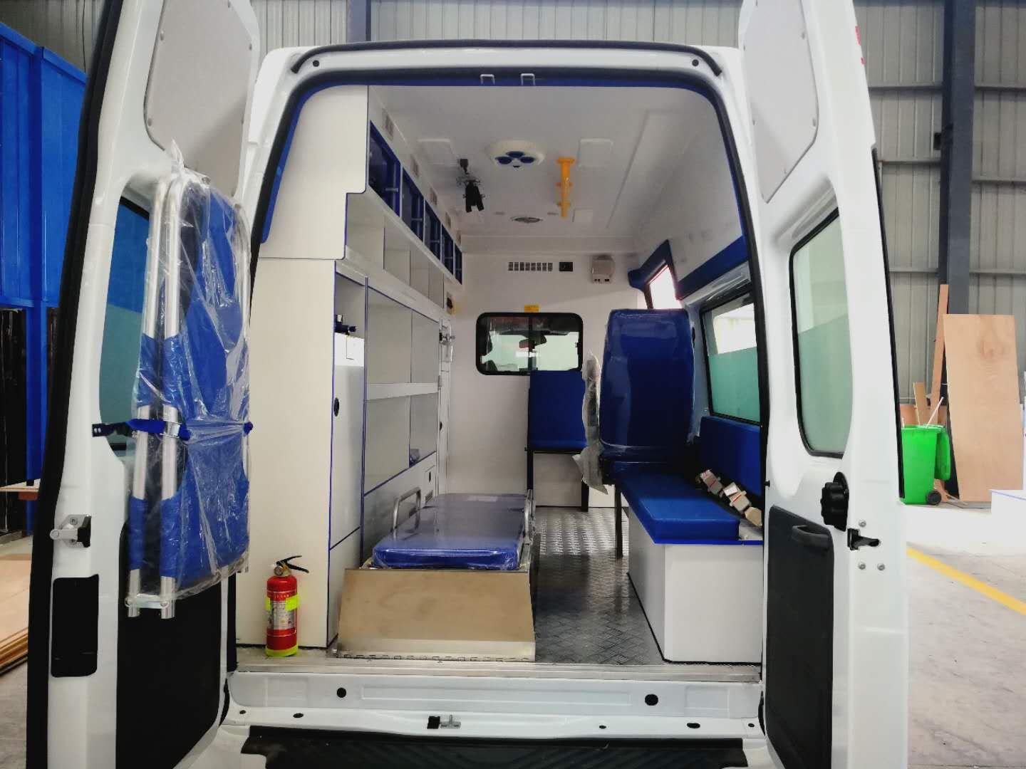 福特新世代V348救护车(长轴福星高顶)
