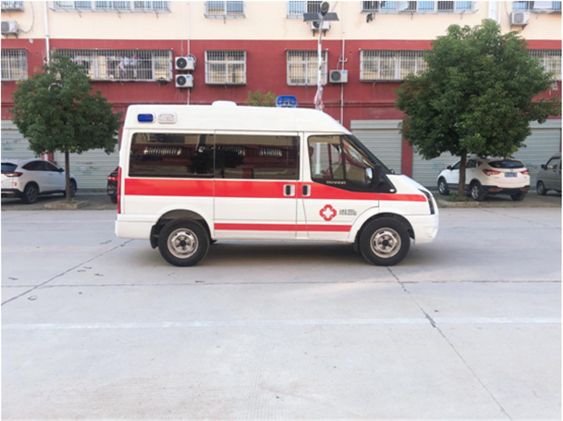 福特V348短轴中顶运输型救护车