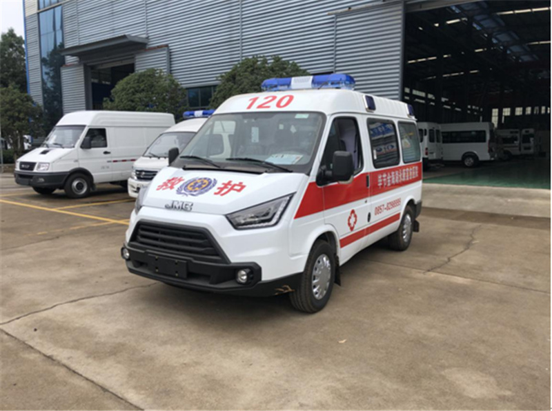 江铃特顺短轴中顶监护型救护车