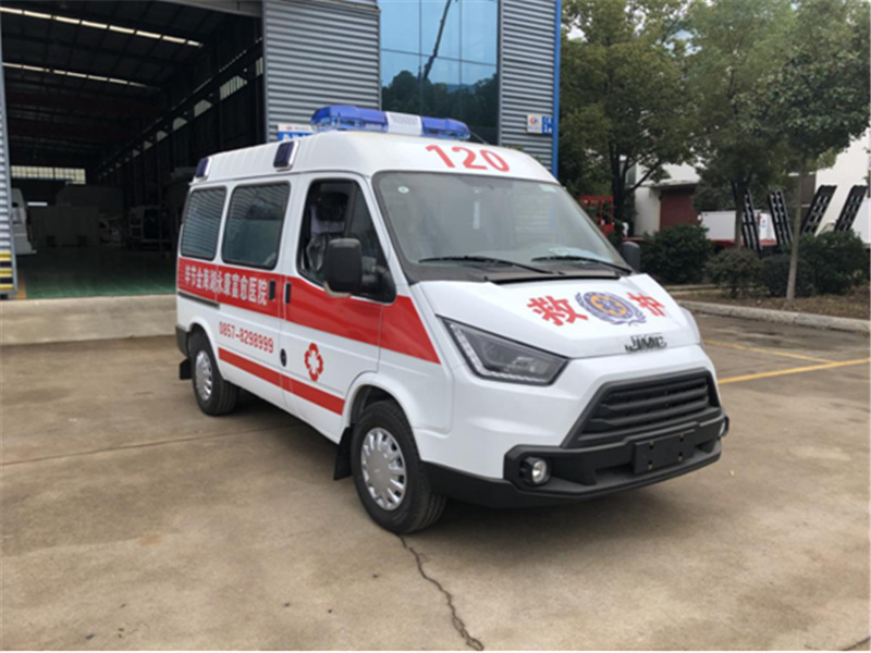 江铃特顺短轴中顶运输型救护车