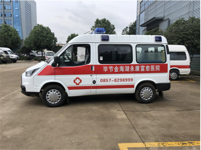 江铃特顺短轴中顶运输型救护车