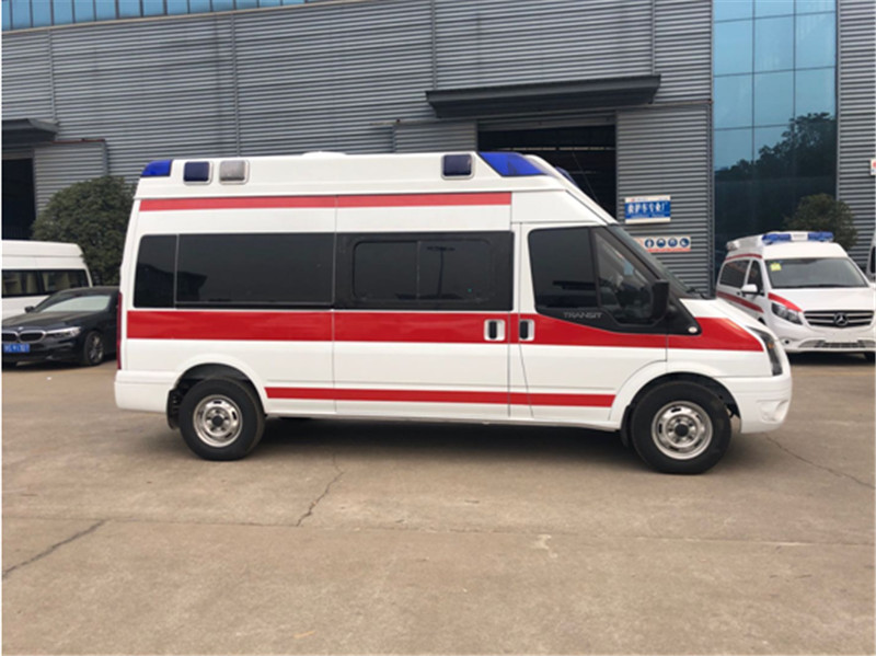 福特V348长轴高顶监护型救护车