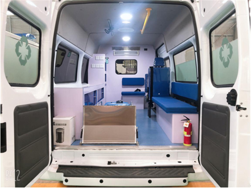 福特V348长轴中顶运输型救护车