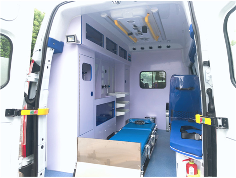 福特V362中轴中顶监护型救护车ABS内饰