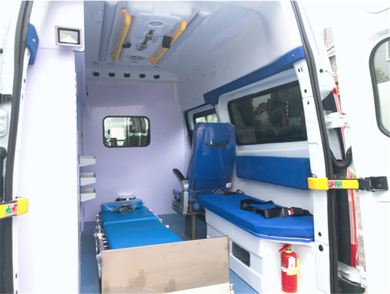 福特V362中轴中顶监护型救护车ABS内饰