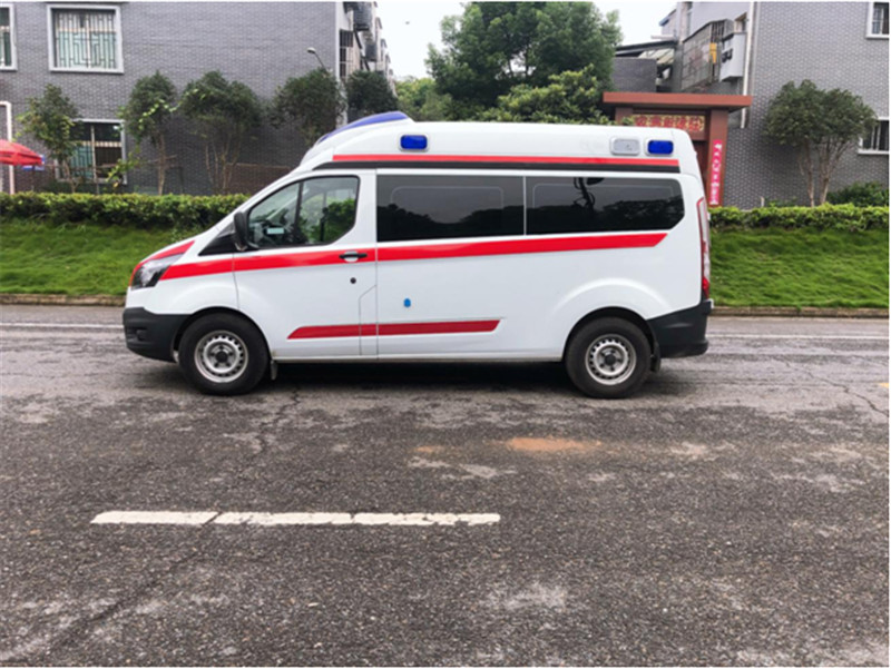 福特V362中轴中顶监护型救护车ABS内饰
