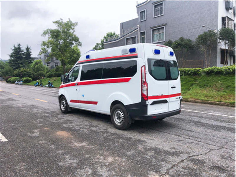 福特V362中轴中顶监护型救护车ABS内饰