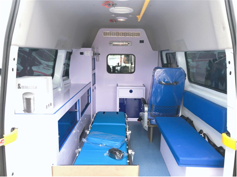 福特V362中轴中顶运输型救护车