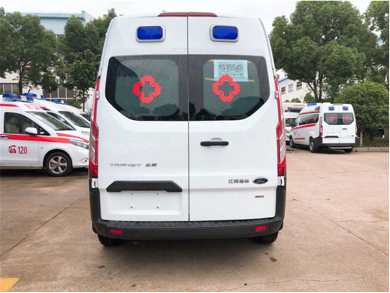 福特V362中轴中顶监护型救护车