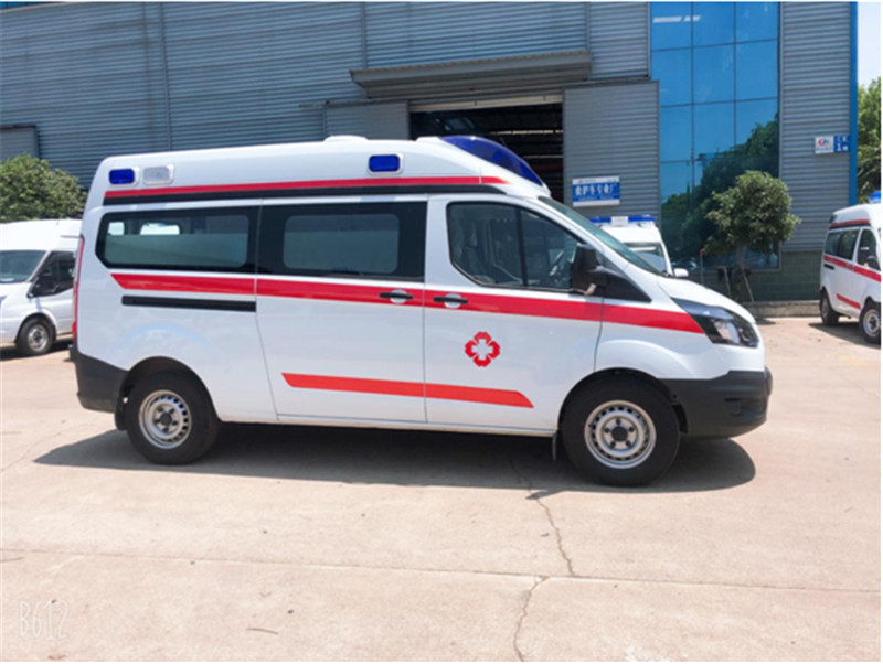 福特V362中轴中顶负压型救护车