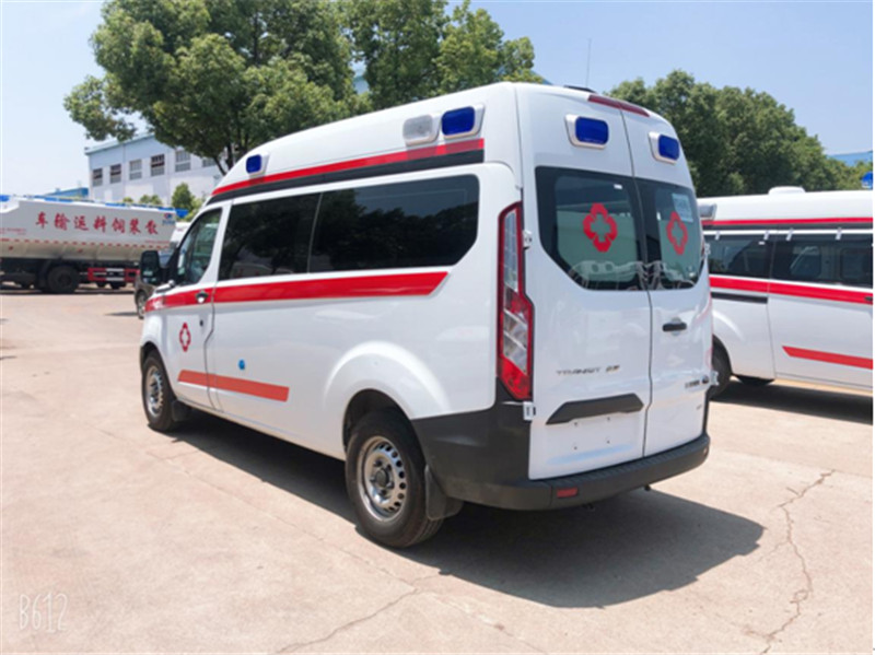 福特V362中轴中顶负压型救护车