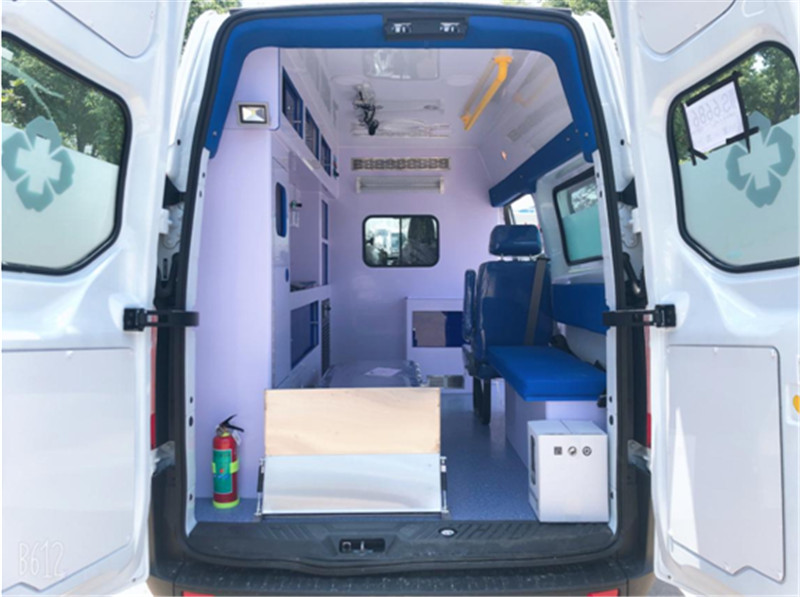 福特V362中轴中顶负压型救护车