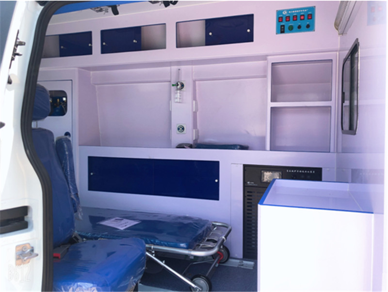 福特V362中轴中顶负压型救护车