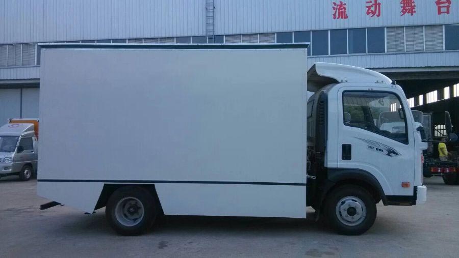 重汽王牌舞台车（两面展开）